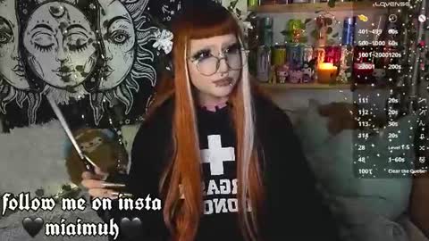Mia online show from June 28, 9:55 pm