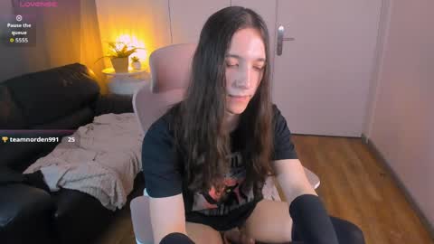 silvermuse online show from April 9, 6:19 am