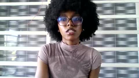 Snapshot of silverosequeen chatting on October 23, 10:21 pm silverosequeen online show from October 23, 10:21 pm