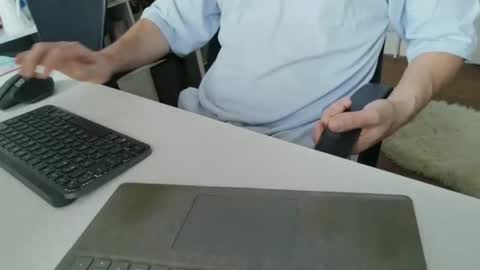 silvertongueduk1 online show from October 21, 8:52 am