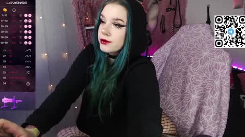 Snapshot of silvia_santorskii chatting on December 4, 8:28 am silvia_santorskii online show from December 4, 8:28 am