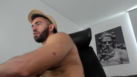 simon_leon01 online show from May 30, 4:05 pm