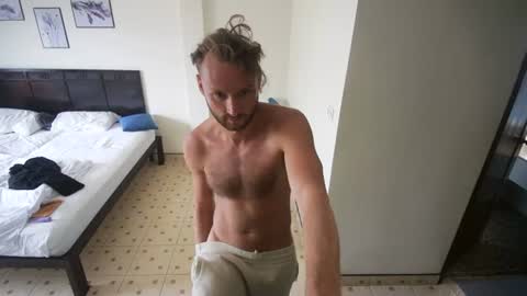 simongoesup online show from June 29, 4:31 am