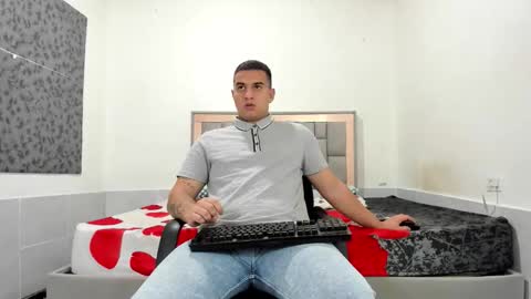 SIMON KELER online show from February 17, 1:26 am