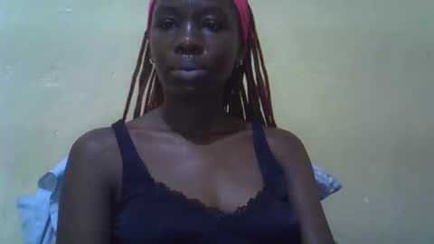 simplyloy33 online show from May 4, 6:53 am