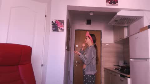 simyhvn online show from February 1, 7:16 am