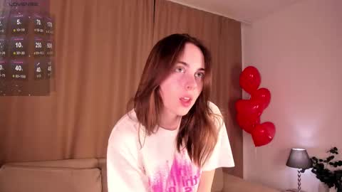 Snapshot of sincere_shyness chatting on February 26, 9:42 pm Naomi online show from February 26, 9:42 pm