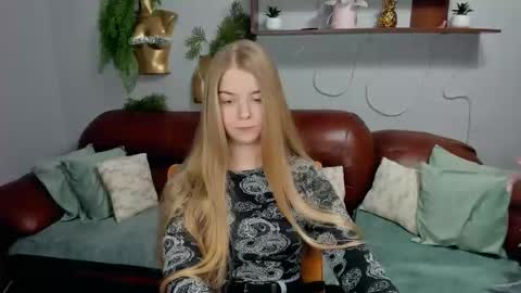 SirenaBloom online show from December 3, 9:43 am