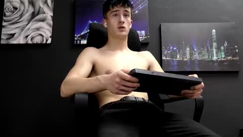 SirReedy online show from December 14, 9:59 am