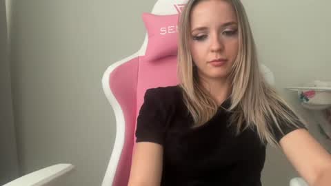Sisi Bunny online show from June 11, 4:49 pm