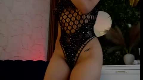 Dee online show from June 15, 8:12 pm