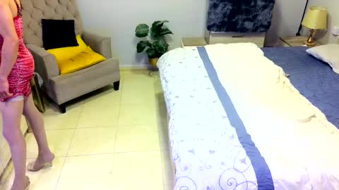 D i f a  Ana Arbeh shemale online show from April 19, 6:36 am