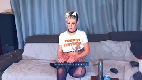 youngdutch online show from February 11, 12:49 am