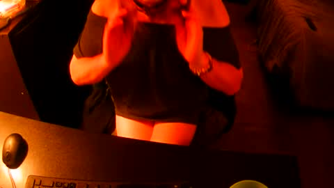 Snapshot of sissyred2314 chatting on October 23, 11:05 pm red online show from October 23, 11:05 pm