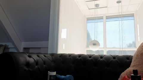 Elise online show from April 25, 11:34 am