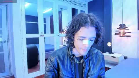 Mac online show from April 25, 1:52 pm