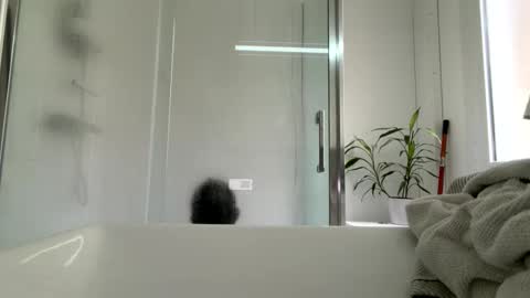 skinnybigdk online show from April 16, 1:44 pm