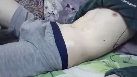 skinnycuteb0y online show from January 4, 12:27 am
