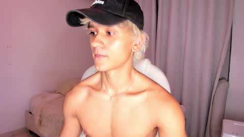 skinnydreamer online show from September 23, 2:27 am