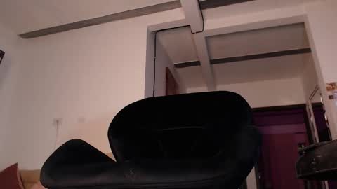 jesica online show from October 31, 9:42 am