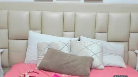 SkinnyGirl online show from January 17, 7:55 pm