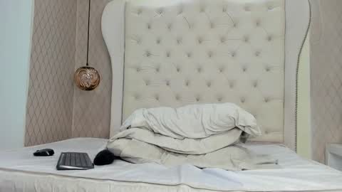 SkinnyZeth online show from January 15, 11:30 am