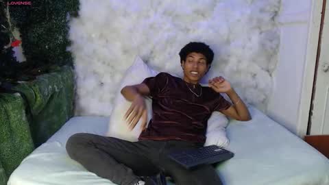 sky_walkerss online show from March 2, 3:33 am