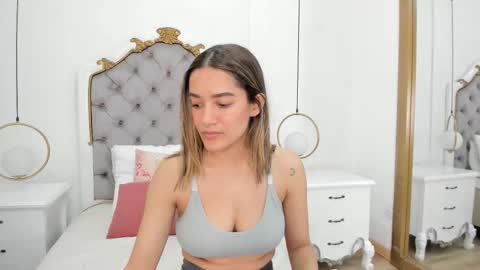 Skyler online show from March 25, 3:46 am