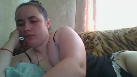 skyressie333 online show from June 25, 9:25 am