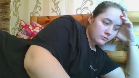 skyressie333 online show from February 10, 8:28 am