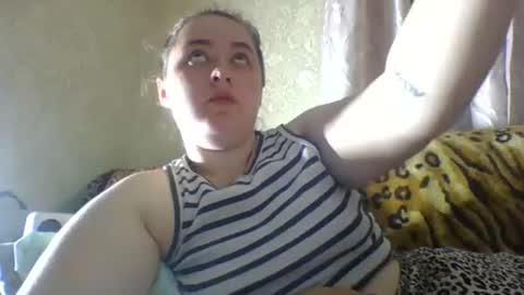 skyressie333 online show from June 18, 6:46 pm
