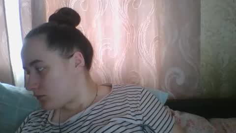 skyressie333 online show from November 5, 6:37 am