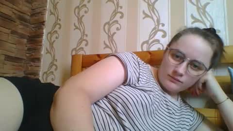 skyressie333 online show from February 6, 9:24 am