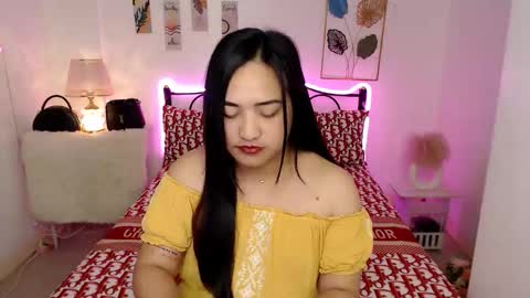 Queen Cyrine online show from March 10, 1:32 am