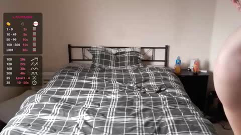 slavemike301 online show from February 18, 1:44 pm