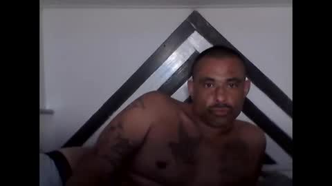 slickstre online show from April 20, 6:16 am