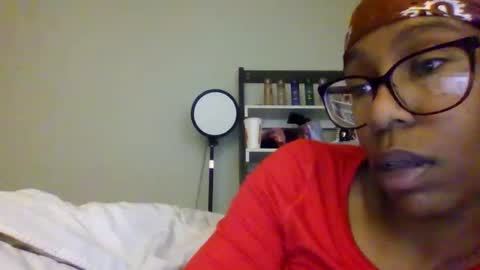 Snapshot of slimmmgooodiexoxo chatting on December 4, 4:10 pm slimmmgooodiexoxo online show from December 4, 4:10 pm