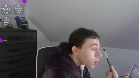 Natsu online show from April 7, 4:42 pm