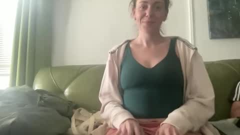 SluttySarah2467 online show from March 13, 9:18 pm