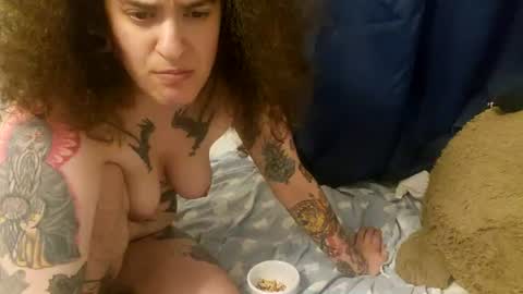SluttySuzie17 online show from July 28, 7:39 pm
