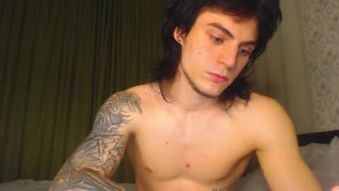Snapshot of sly_gus chatting on October 25, 4:40 pm Gus online show from October 25, 4:40 pm