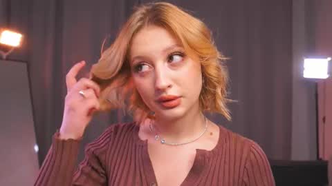 Lily online show from February 28, 3:05 pm