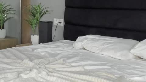 Bella online show from October 9, 9:15 am