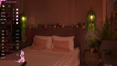 Mia online show from September 24, 5:36 am