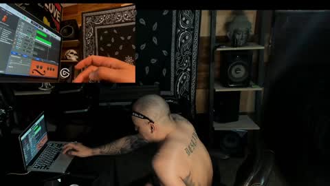 Snapshot of smokey915 chatting on January 18, 8:52 am Smokey915 online show from January 18, 8:52 am