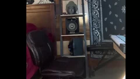 Snapshot of smokey915 chatting on February 23, 4:35 pm Smokey915 online show from February 23, 4:35 pm