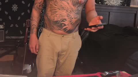 Snapshot of smokey915 chatting on February 7, 2:47 pm Smokey915 online show from February 7, 2:47 pm