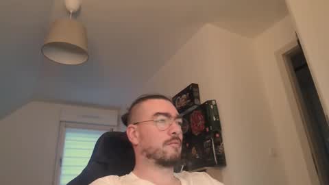 AllDayIDream online show from December 4, 7:11 am