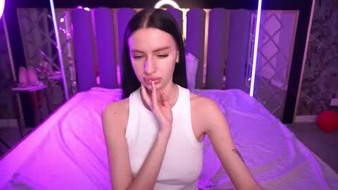 snow_whiteeex online show from March 29, 7:10 am