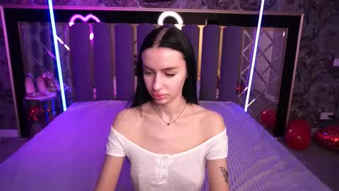 snow_whiteeex online show from February 7, 7:00 am